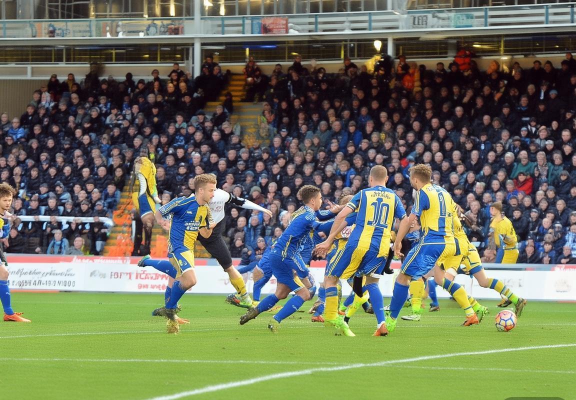 牛津联1-1伊普斯维奇：保级队顽强阻击升级热门，英冠联赛上演战术博弈